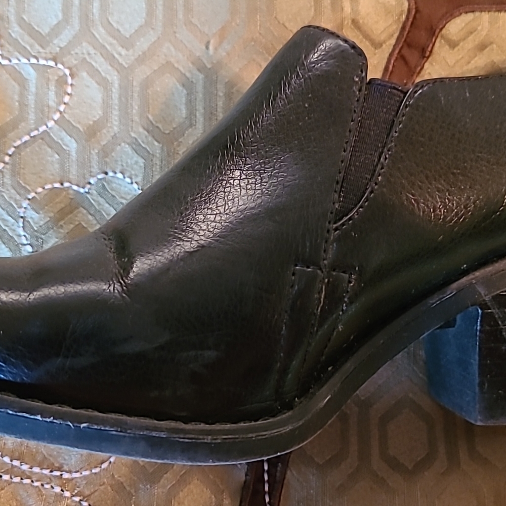 Black dress shoe